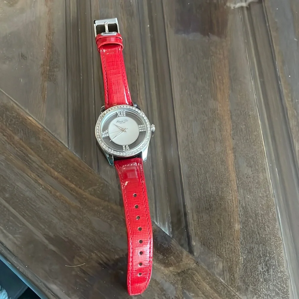 Watch - Picture 1 of 8